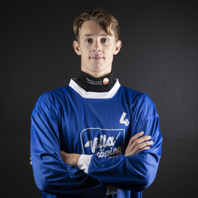 4 Karl Larsson anfallare